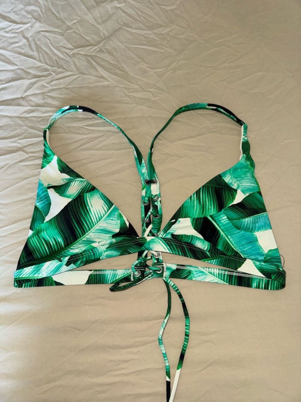 La Hearts Green and White Leaf Trim Bikini Top